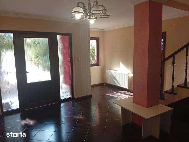 Casă cu 7 camere cu Teren 780 Mp în Grădiște