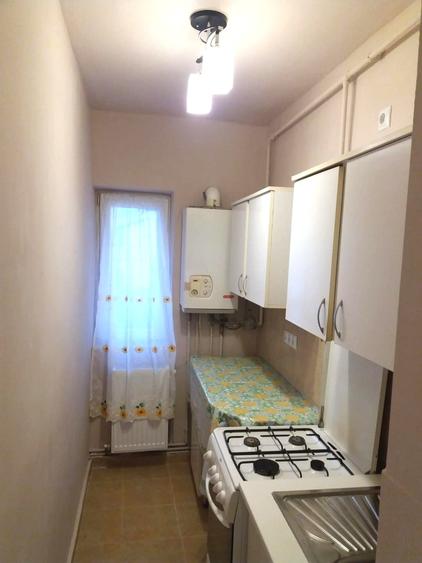 Garsonieră decomandată în Sud