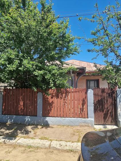 Casă cu Teren 200 Mp în Central
