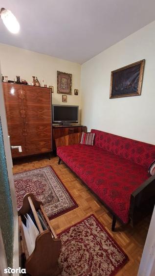 Apartament cu 3 camere semidecomandat în Decebal