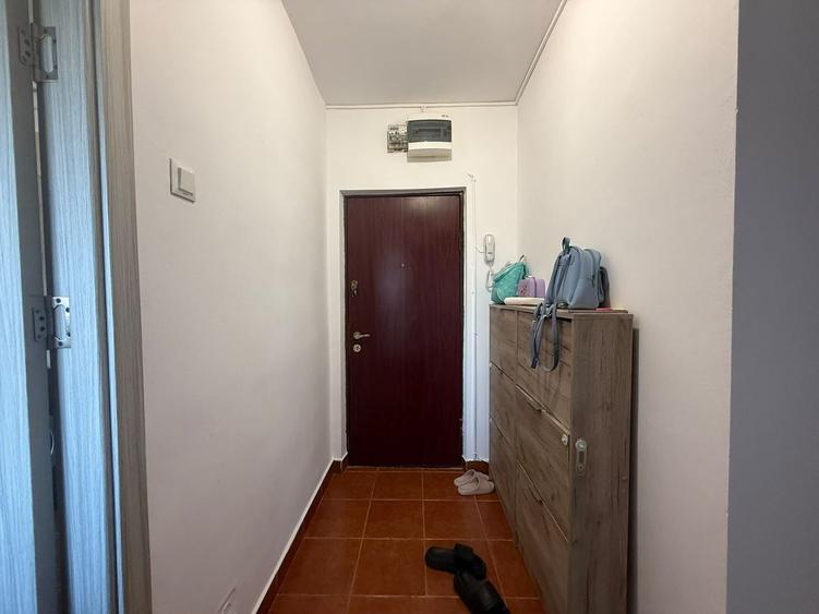 Apartament cu 3 camere decomandat, mobilat în Drumul Taberei