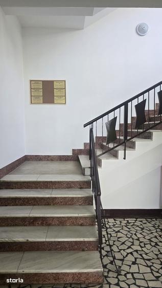 Spațiu comercial, de 1,000 mp, în Central