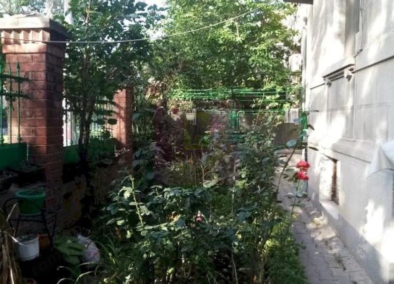 Apartament cu 6 camere decomandat în Plevnei