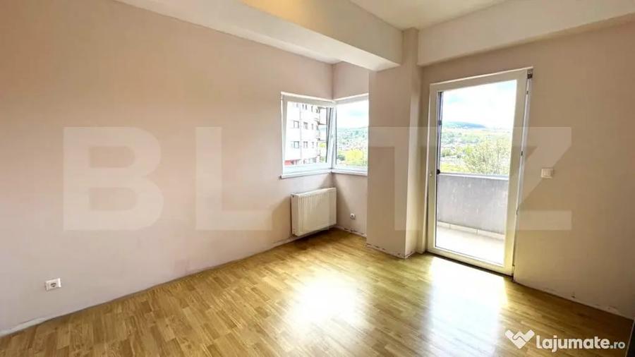 Apartament cu 3 camere decomandat în Independenței
