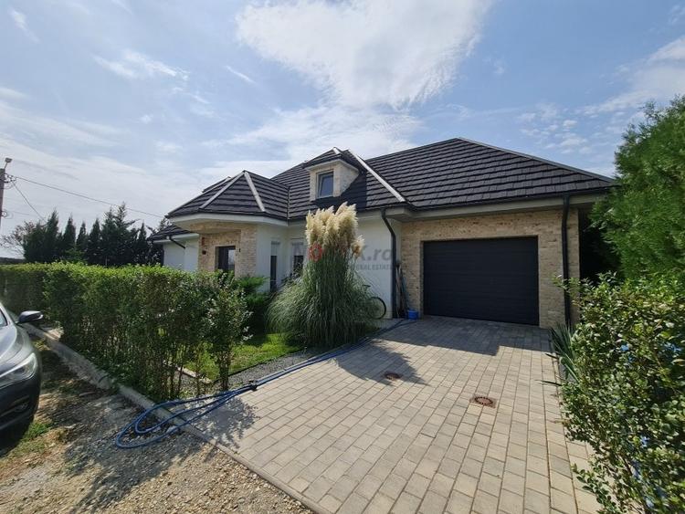 Casă individuală cu 5 camere cu Teren 554 Mp în Balotești