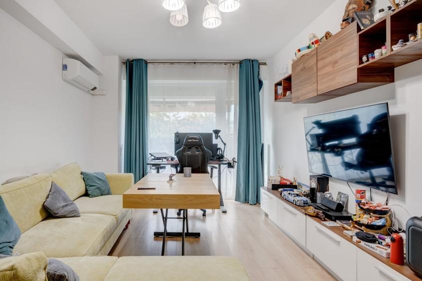 Apartament cu 4 camere semidecomandat, mobilat în Străulești