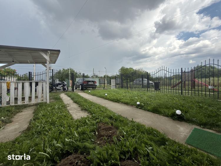 Casă cu 4 camere cu Teren 263 Mp în Sânmihaiu Român