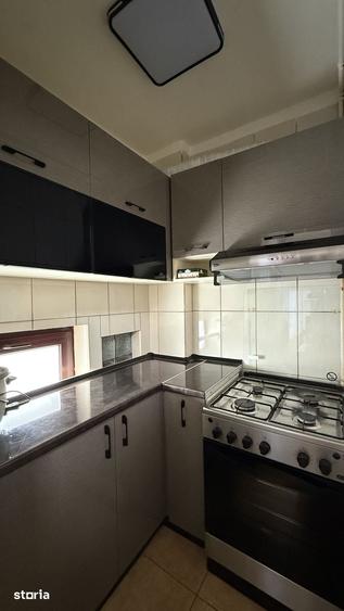 Apartament cu 3 camere semidecomandat în Centrul Civic