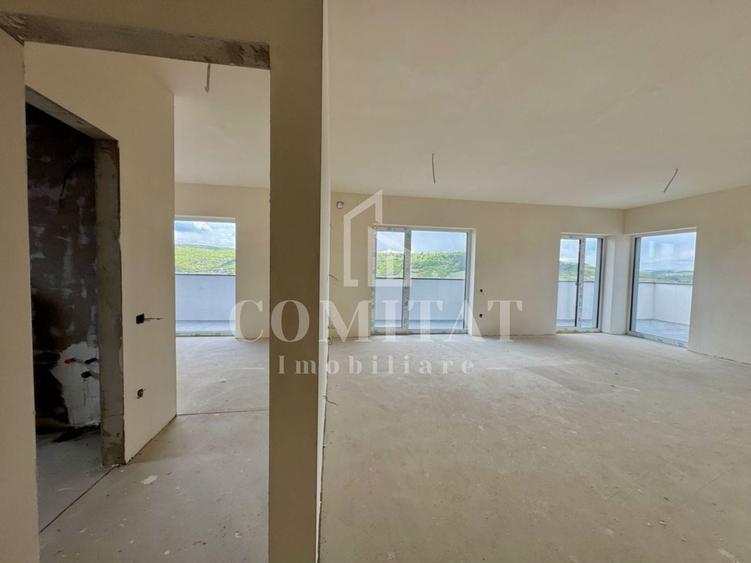 Apartament cu 3 camere semidecomandat în Dâmbul Rotund