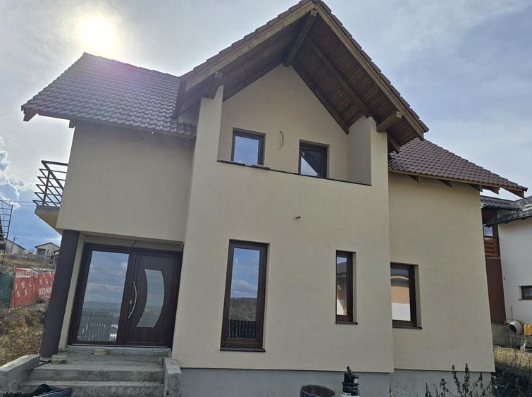Casă cu 4 camere în Apahida