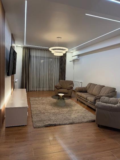 Apartament cu 3 camere decomandat, mobilat în Central