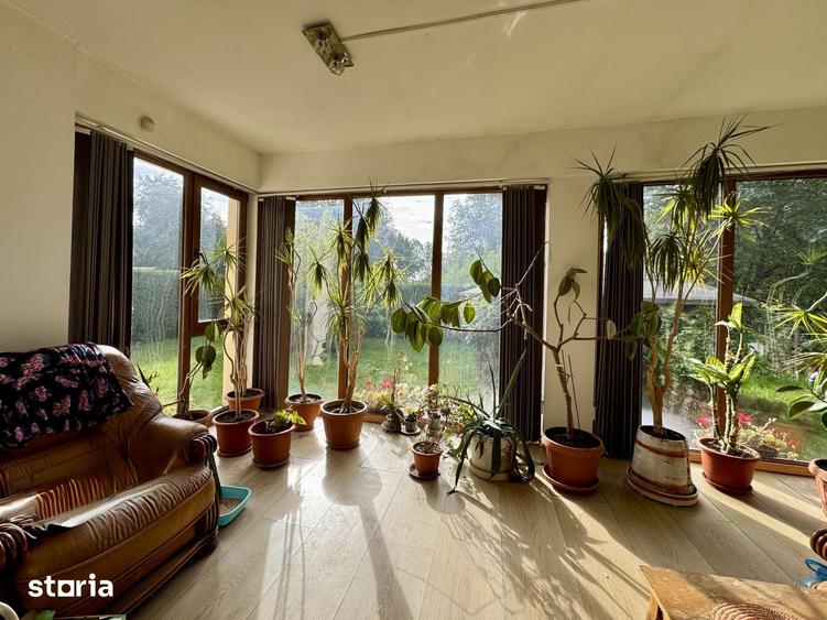 Casă cu 7 camere cu Teren 1317 Mp în Central