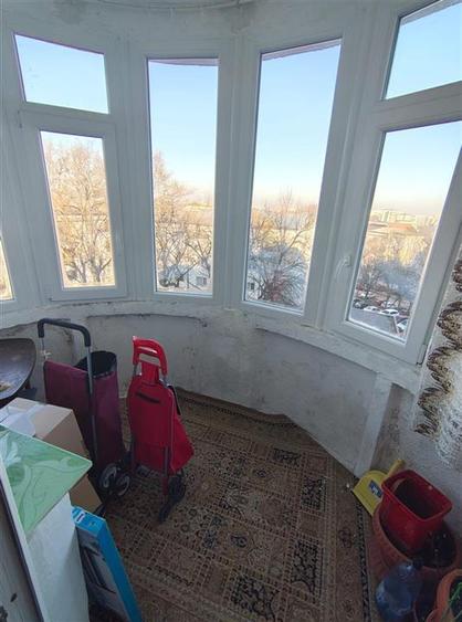Apartament cu 4 camere decomandat în Nicolina