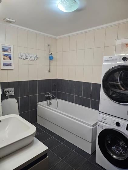 Apartament cu 3 camere decomandat, mobilat în Central
