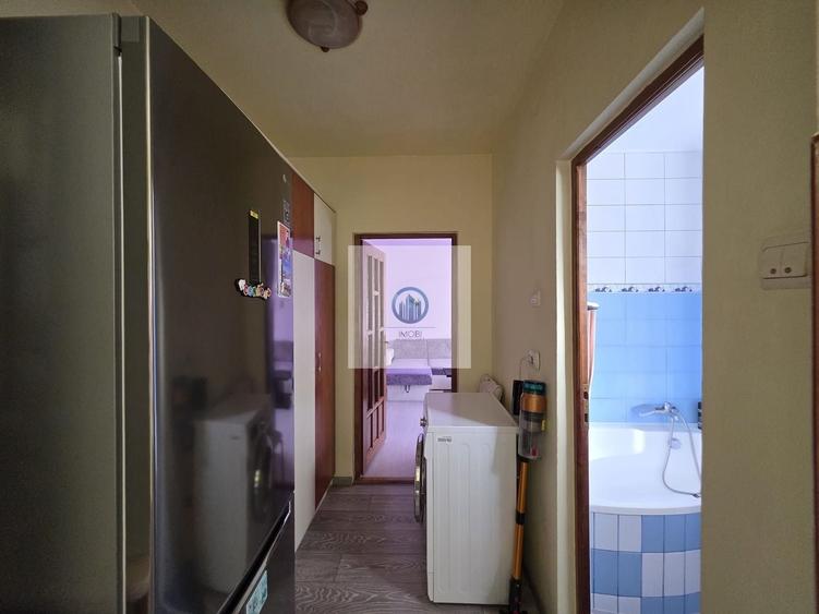 Apartament cu 3 camere decomandat, mobilat în Minerul