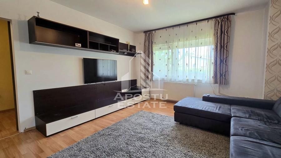Apartament cu 3 camere decomandat, mobilat în Aradului