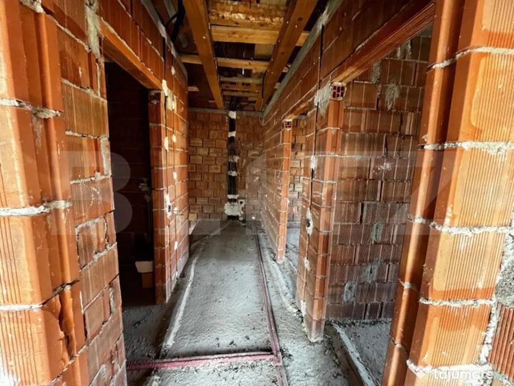 Casă cu 6 camere cu Teren 400 Mp în Beclean
