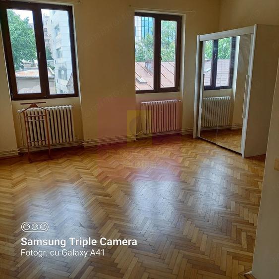 Apartament cu 5 camere semidecomandat în Unirii