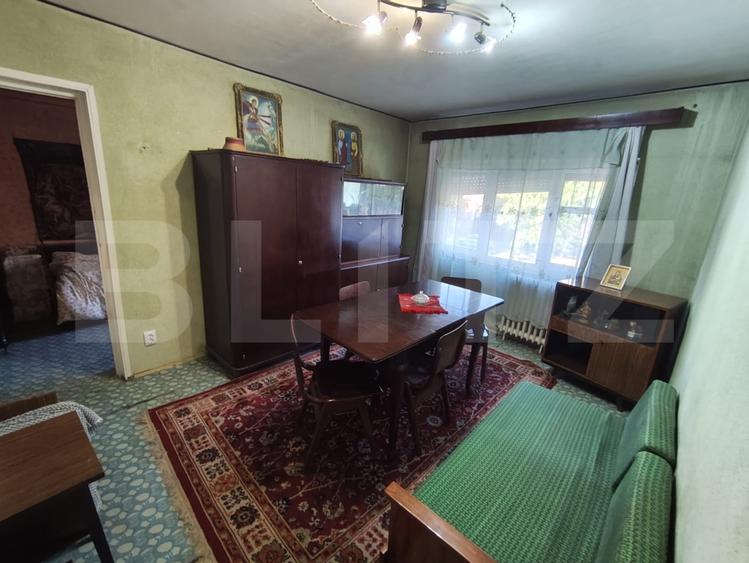 Apartament cu 3 camere semidecomandat, mobilat în Nufărul