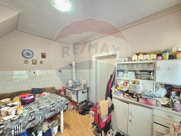 Casă individuală cu 3 camere cu Teren 1100 Mp în Pârneava