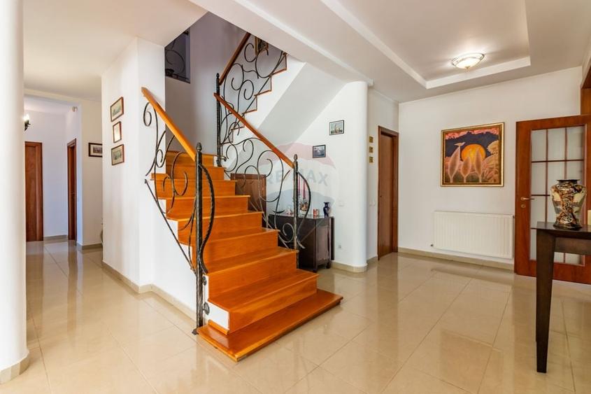 Casă individuală cu 5 camere cu Teren 801 Mp în Tamași