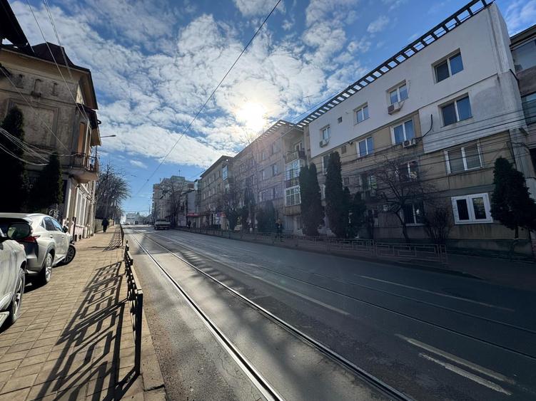 Spațiu comercial, de 300 mp, în Arcu