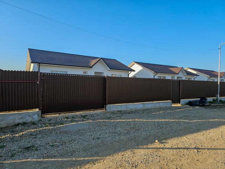 Casă individuală cu 4 camere cu Teren 452 Mp în Săbăreni