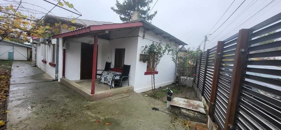Casă cu 2 camere cu Teren 200 Mp în Central
