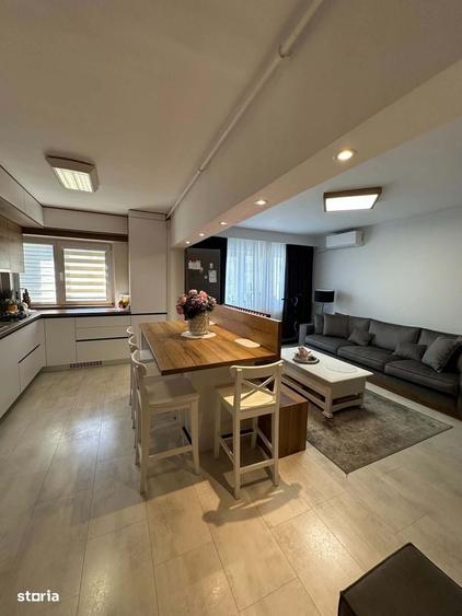 Apartament cu 4 camere decomandat în Micro 16
