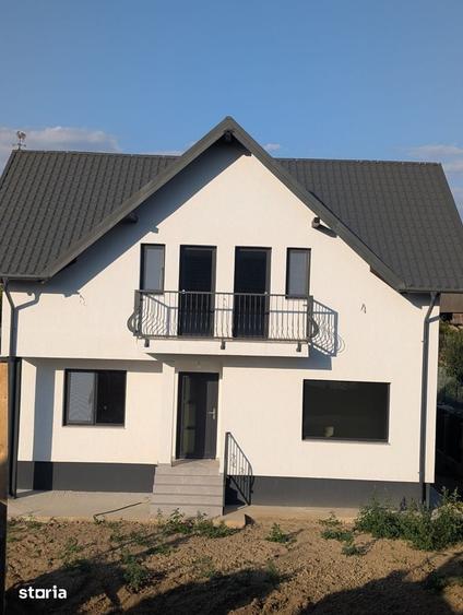 Casă cu 4 camere cu Teren 500 Mp în Măgura