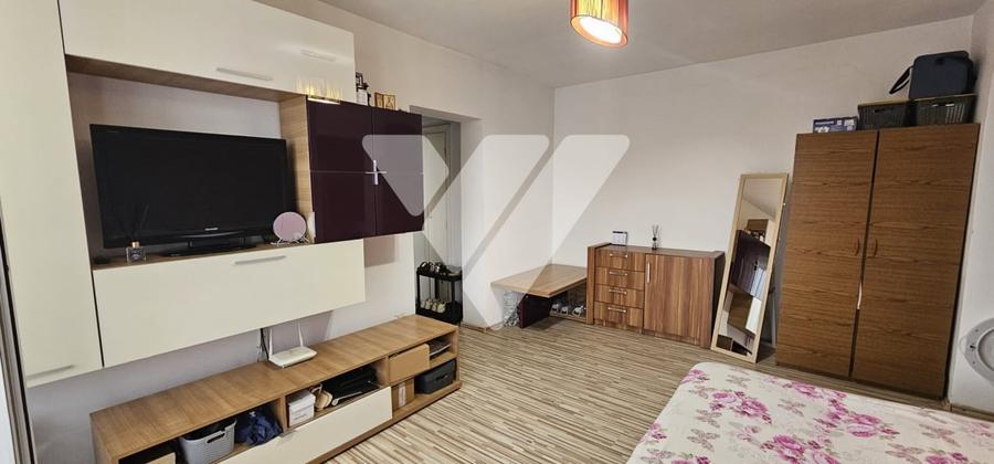 Apartament cu 3 camere decomandat, mobilat în Trei Stejari