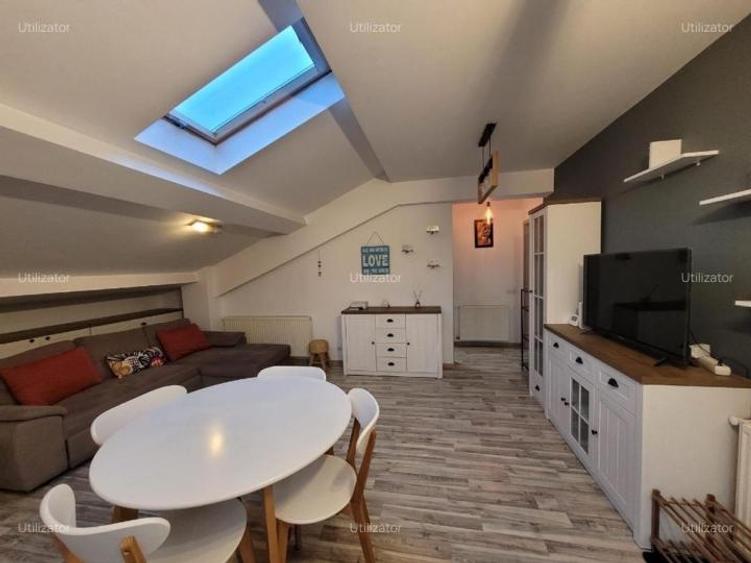 Apartament cu 2 camere semidecomandat, mobilat în 1 Mai