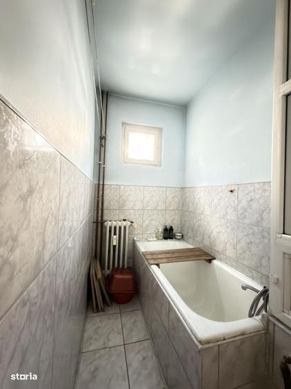 Apartament cu 3 camere nedecomandat în Dacia