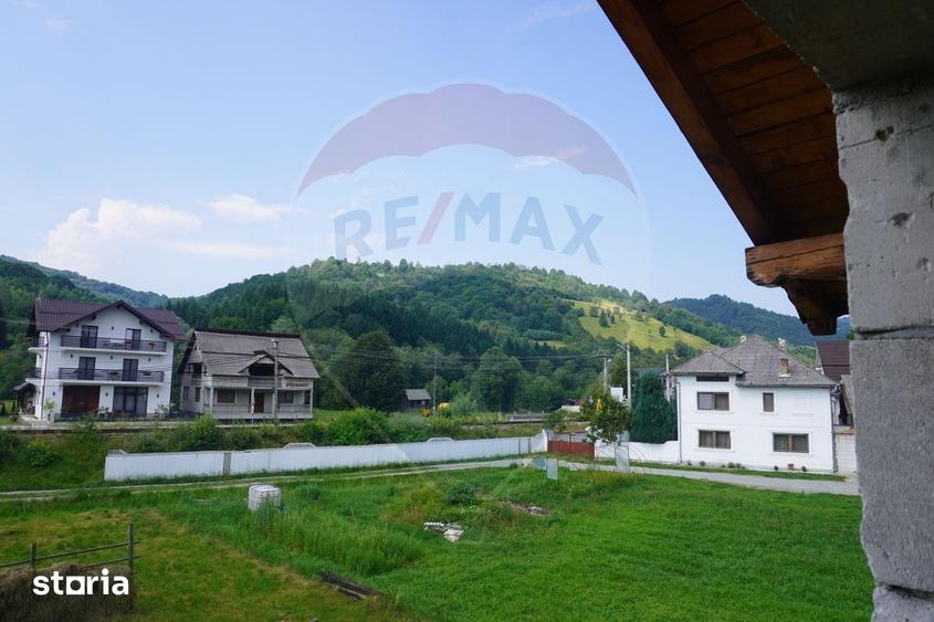 Casă cu 5 camere cu Teren 1640 Mp în Moisei