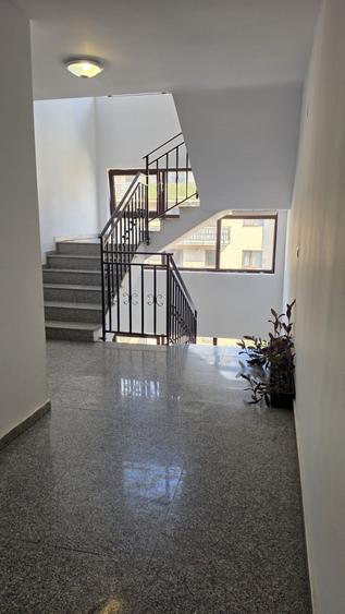Apartament cu 3 camere decomandat în Dobroești