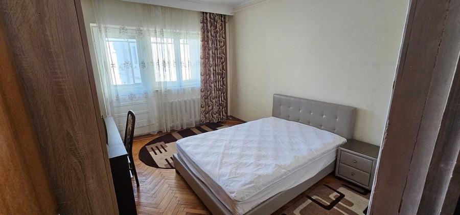 Apartament cu 4 camere decomandat în Arcu