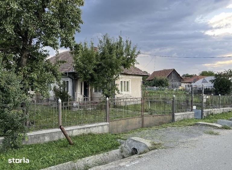 Casă cu 2 camere cu Teren 1642 Mp în Bonț