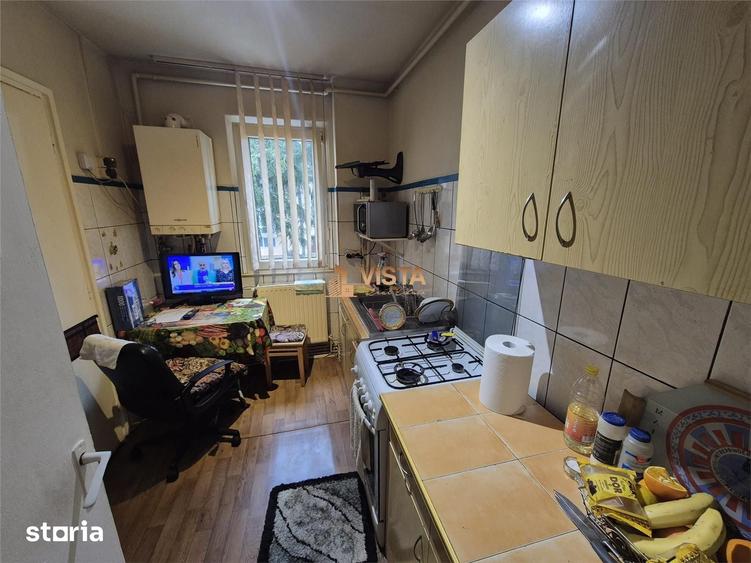 Apartament cu 3 camere semidecomandat în Astra