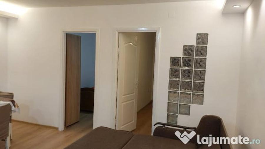 Apartament cu 3 camere decomandat în Gănești