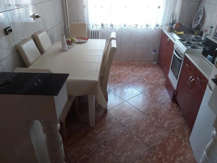 Apartament cu 3 camere semidecomandat în Calea Aradului