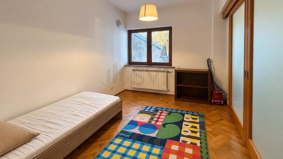 Apartament cu 3 camere decomandat în Victoriei