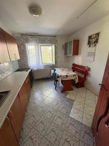 Apartament cu 3 camere decomandat în Berceni
