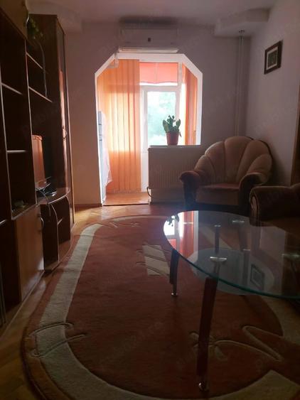 Apartament cu 2 camere semidecomandat în Craiovița Nouă