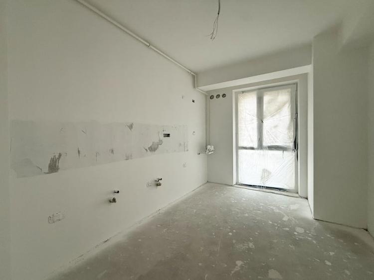 Apartament cu 3 camere semidecomandat în Inel II