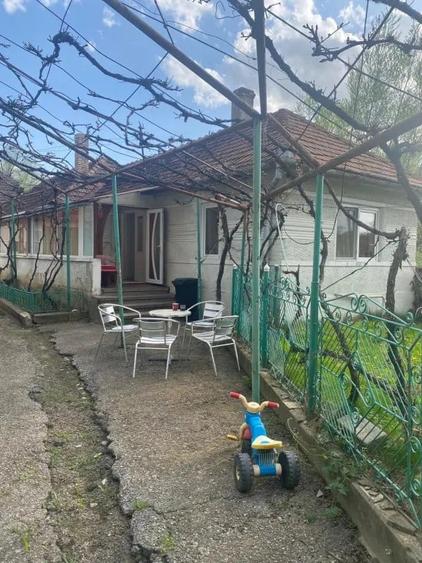 Casă cu 5 camere în Livadia