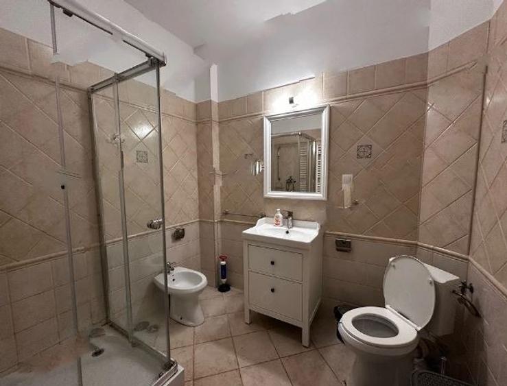 Apartament cu 2 camere decomandat, mobilat în P-ța Rosetti
