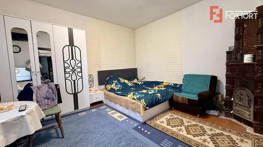 Casă cu 5 camere cu Teren 2540 Mp în Halânga