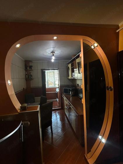 Apartament cu 2 camere decomandat în Broșteni