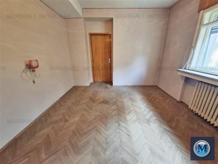 Apartament cu 4 camere semidecomandat în Sud