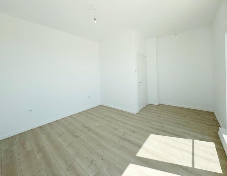 Penthouse cu 3 camere decomandat în Aradului